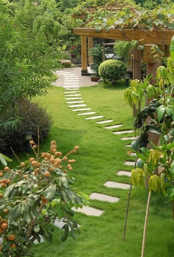 10 Garden Ideas for a Long, Narrow Outdoor Space