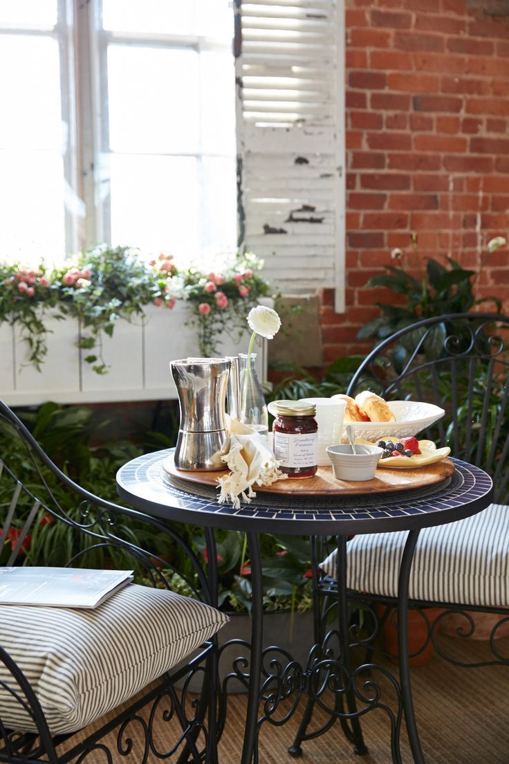 The Charm of a Cozy Patio Bistro Set