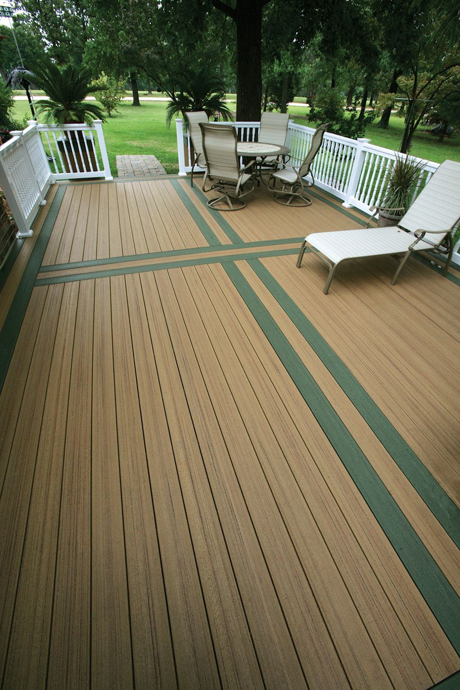 The Advantages of Composite Decking for Your Outdoor Living Space