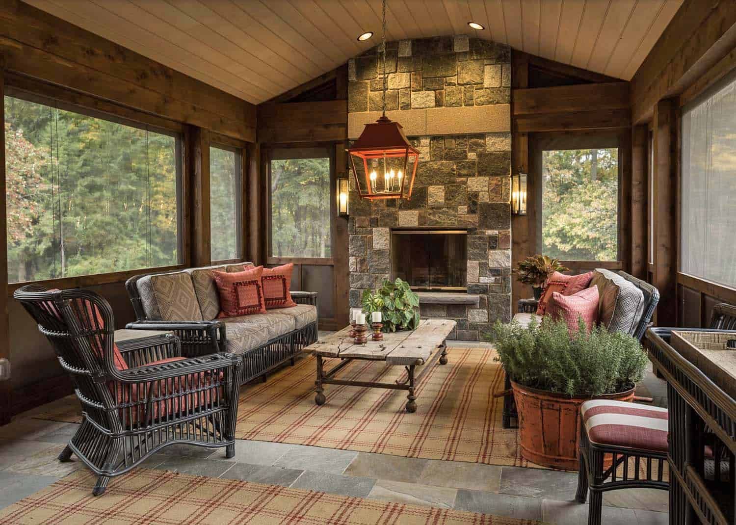 Creative Ways to Decorate Your Screened-In Porch