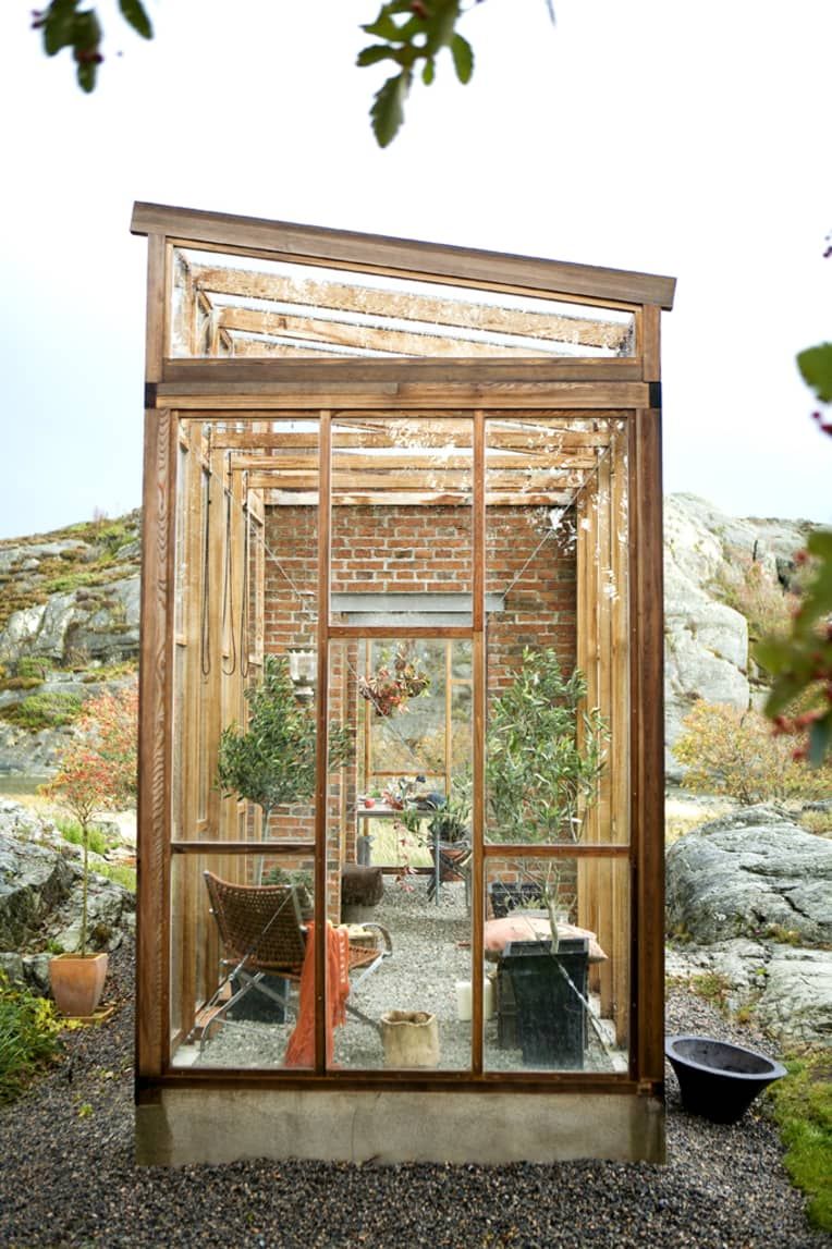 Creative Solutions for Compact Garden Greenhouses