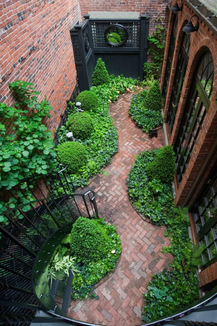 Exploring the Beauty of Garden Paths and Walkways