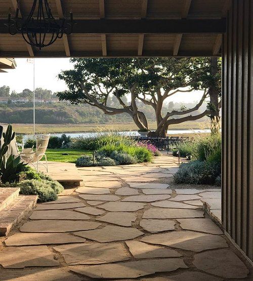 Creating a Stunning Flagstone Patio for Your Outdoor Space