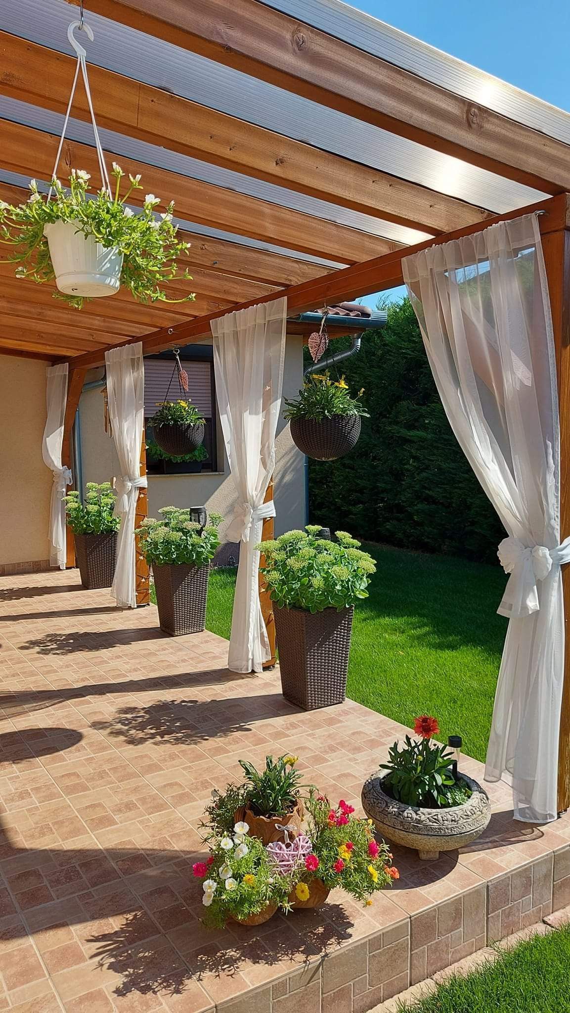 Enhance Your Outdoor Space with a Stunning Garden Pergola