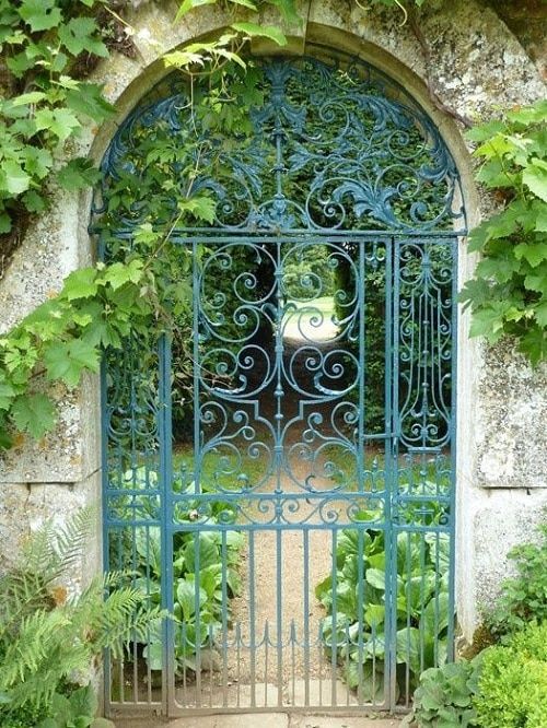 The Beauty of Garden Gates: Enhancing Your Outdoor Space