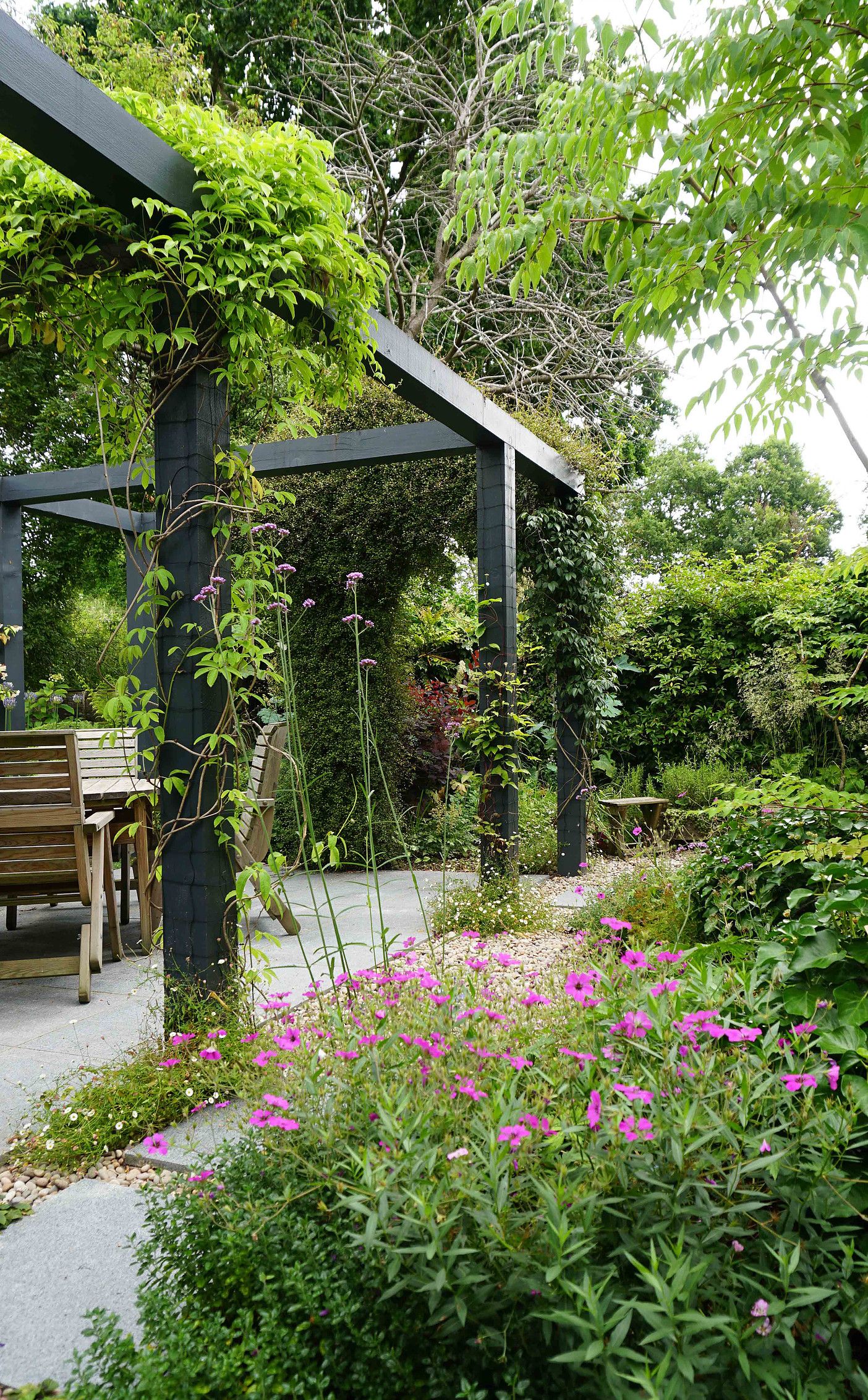 A Beautiful Addition to Your Garden: The Charming Pergola for Small Spaces