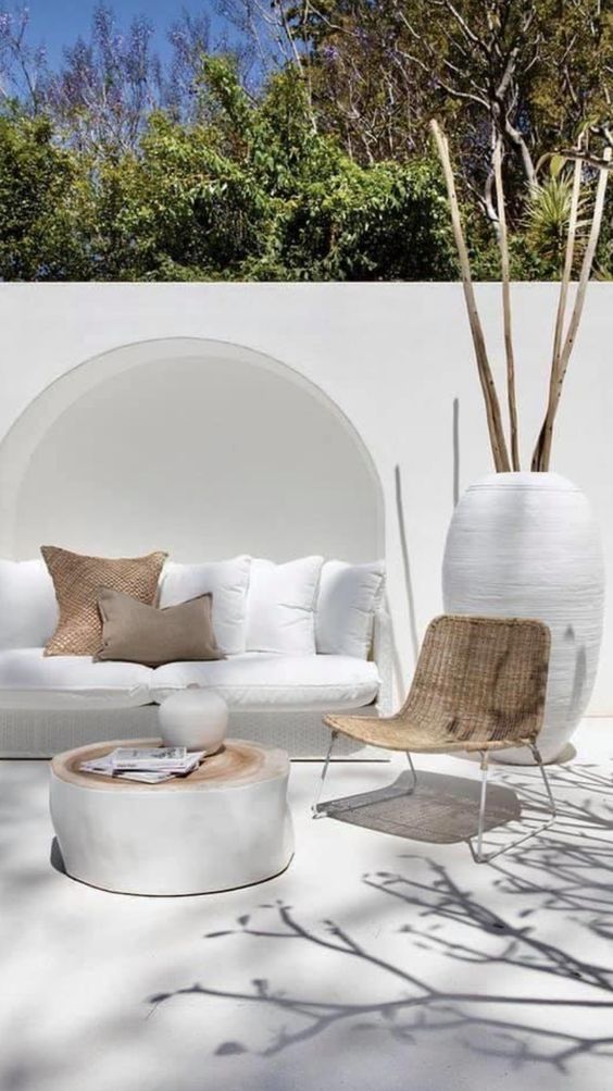 A Bright and Stylish Addition to Your Outdoor Space: White Outdoor Furniture