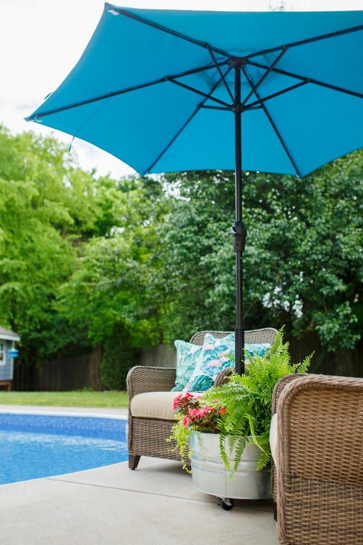 A Compact Solution for Outdoor Shade: The Versatile Small Garden Umbrella