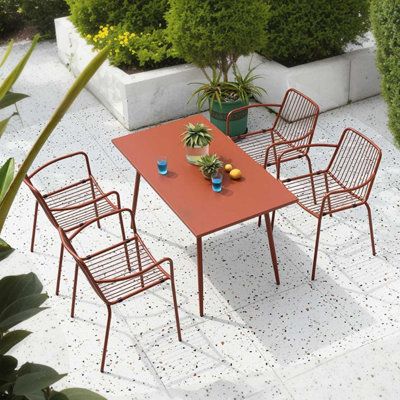 A Complete Guide to Setting Up Your Outdoor Dining Area