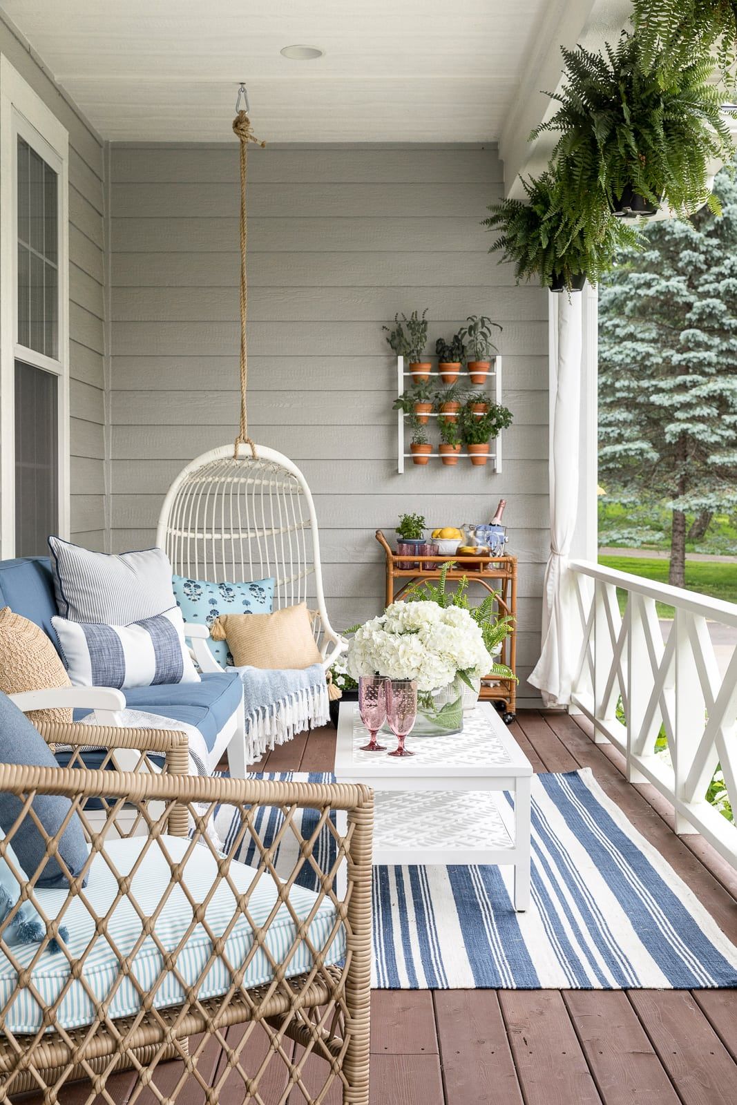 A Guide to Choosing Front Porch Furniture