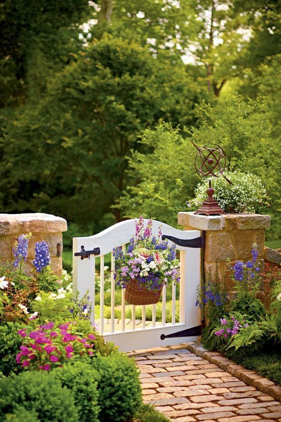 A Guide to Choosing the Perfect Garden Gate