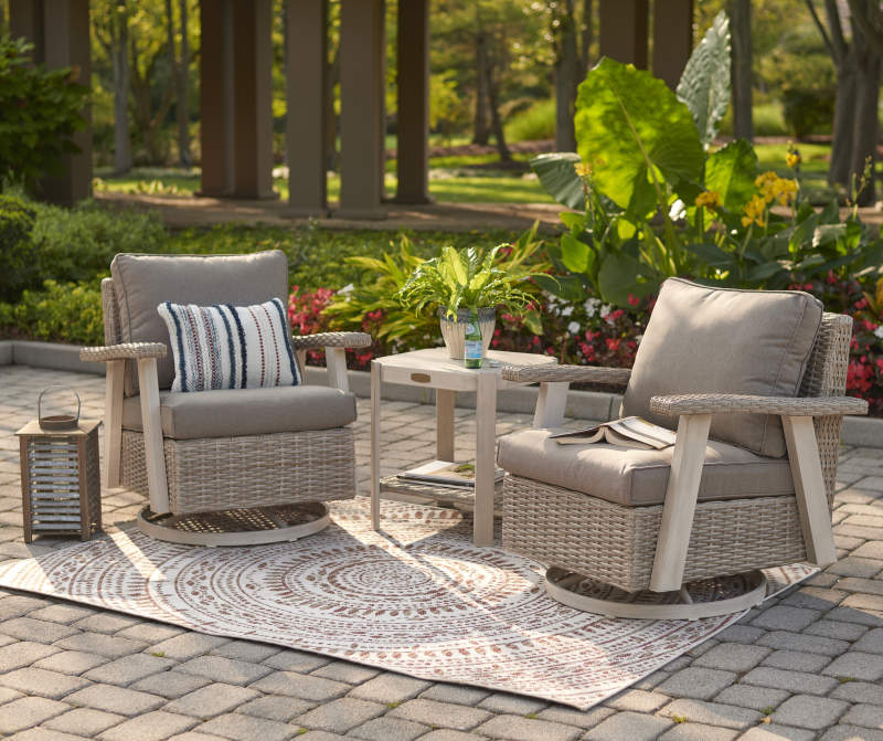 A Guide to Choosing the Perfect Patio Glider for Your Outdoor Space