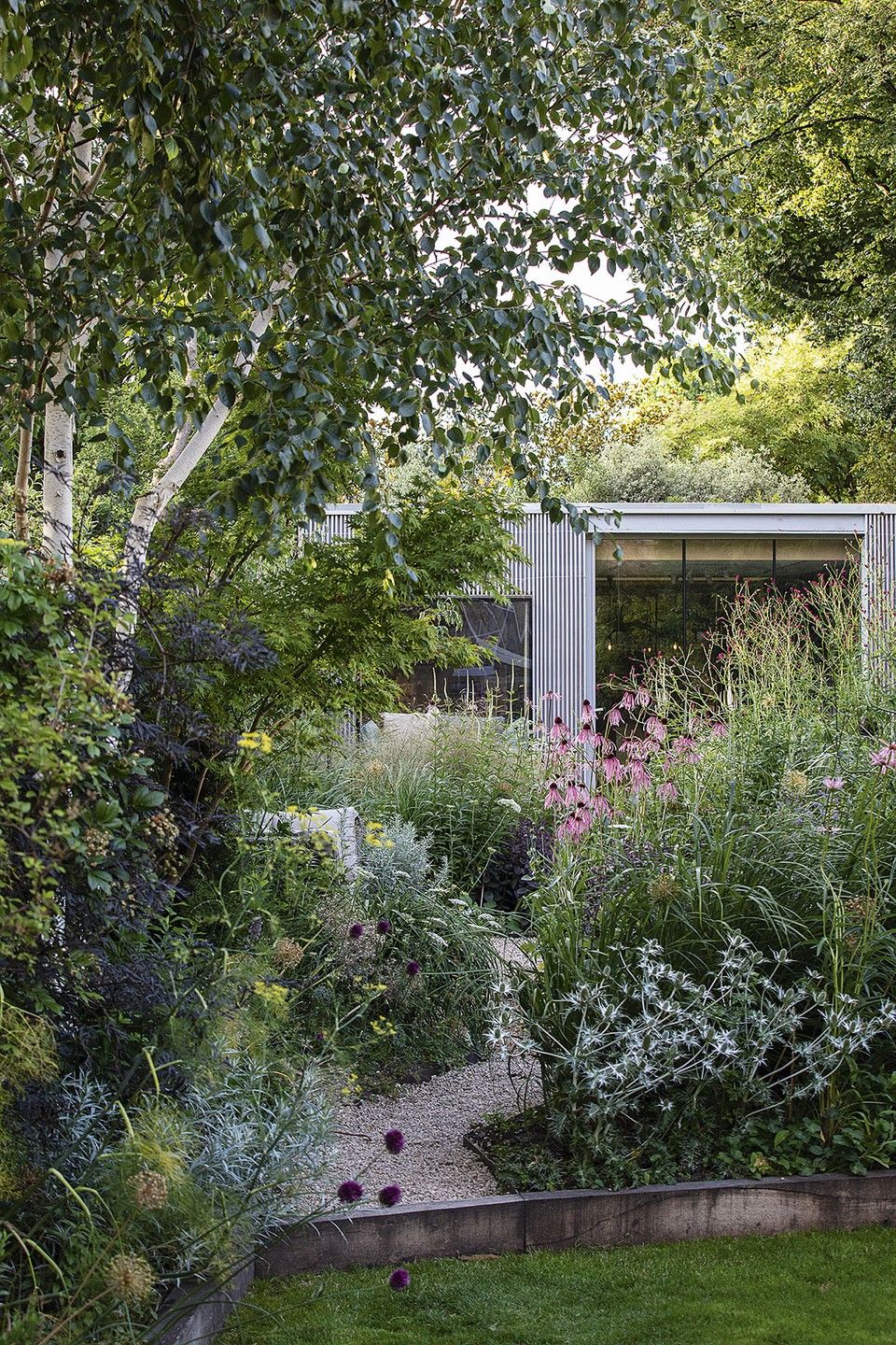 A Guide to Creating Compact and Charming Garden Spaces