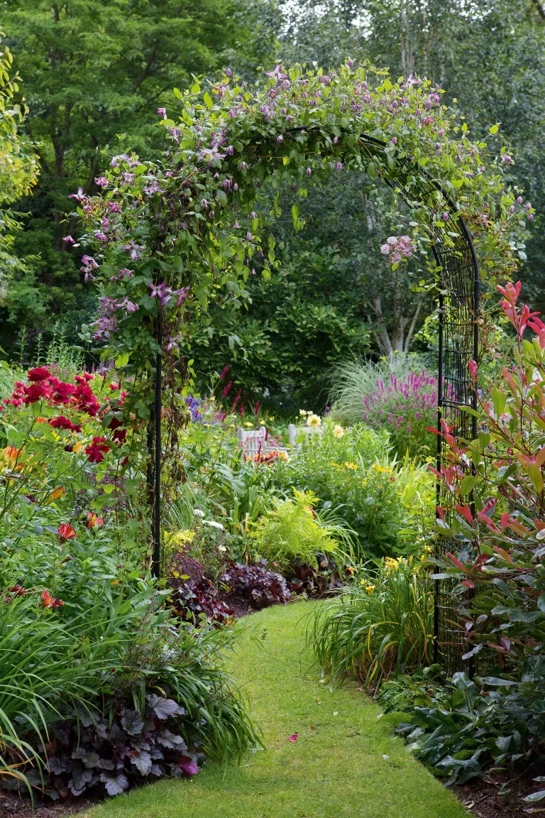 A Guide to Creating a Charming Cottage Garden Design