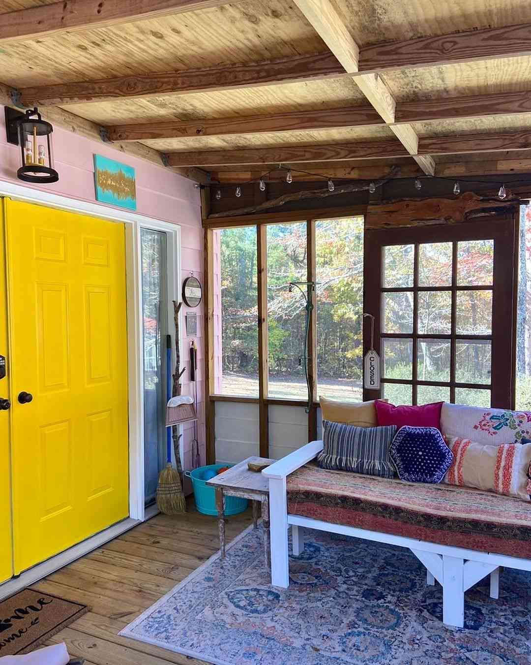 A Guide to Creating a Cozy Screened-In Porch for Relaxation and Enjoyment