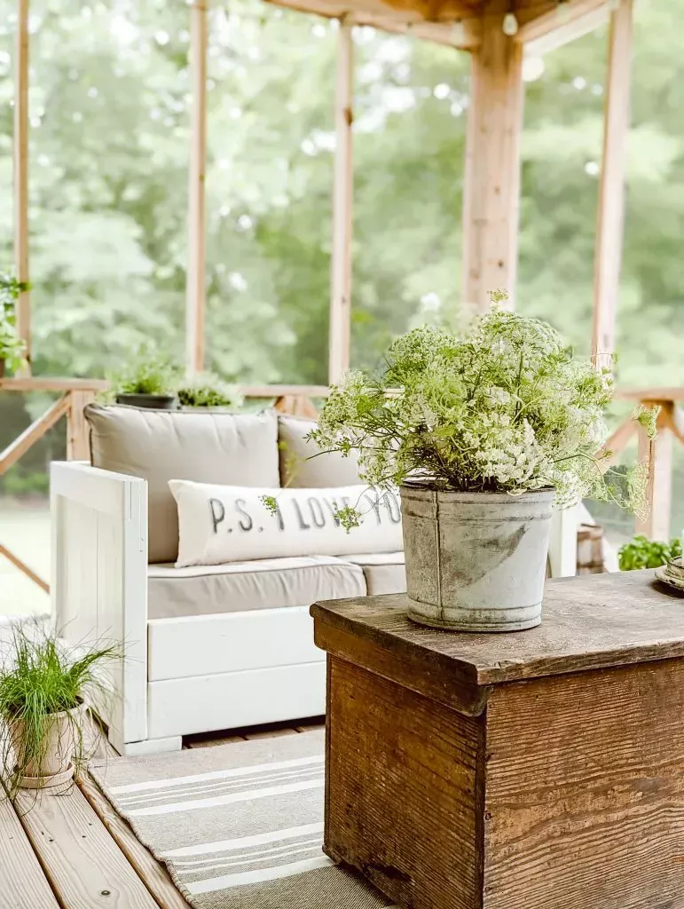 A Guide to Creating a Cozy, Screened-In Porch for Relaxation