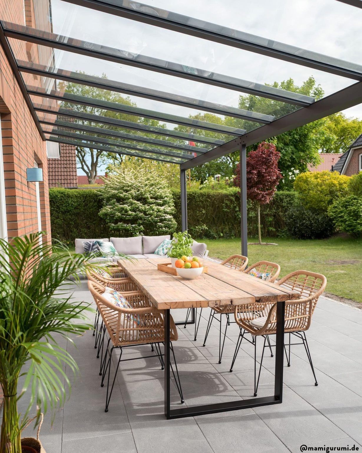 A Guide to Outdoor Dining Furniture: Choose the Perfect Table for Your Space