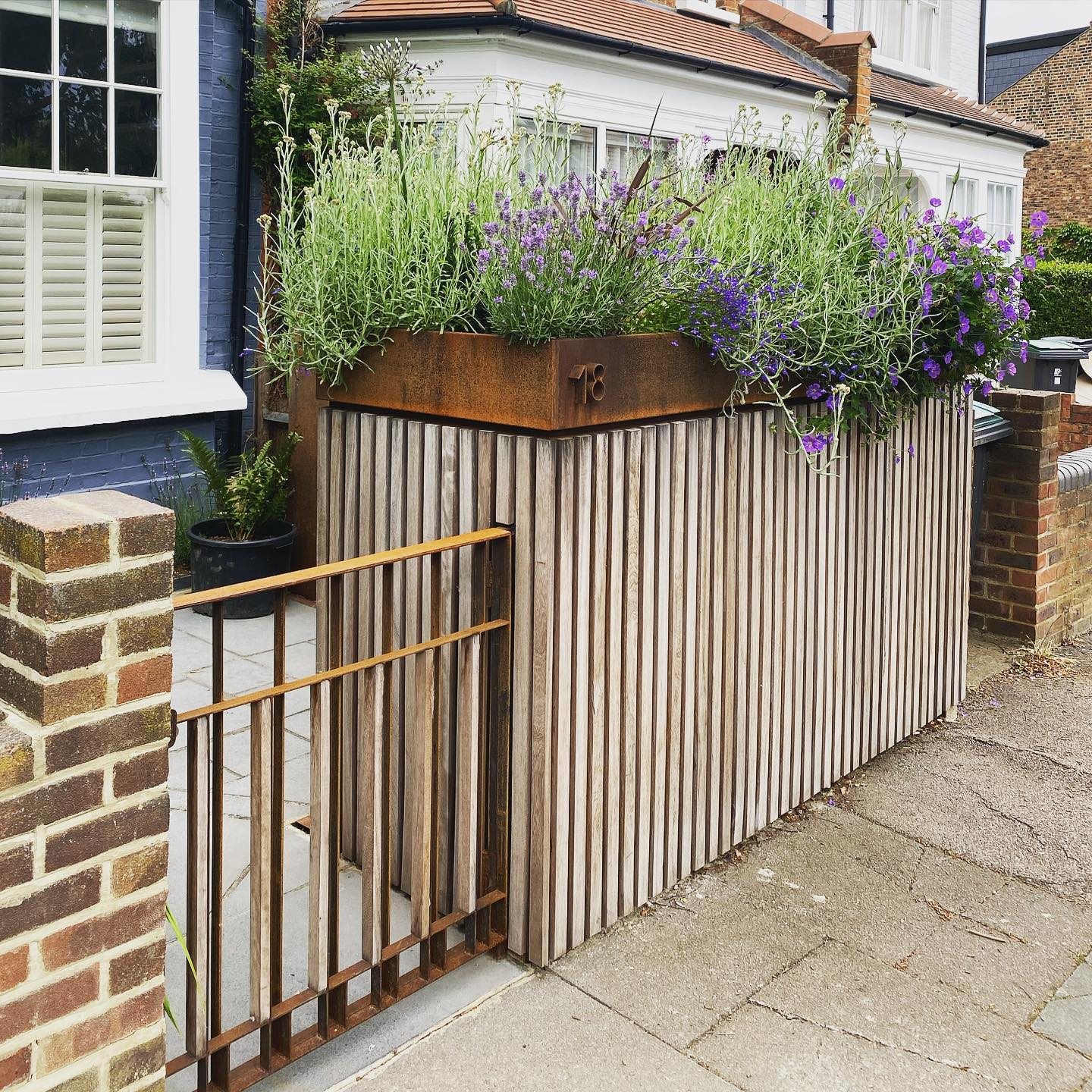 A Guide to Outdoor Storage Sheds: Solutions for Clutter Management