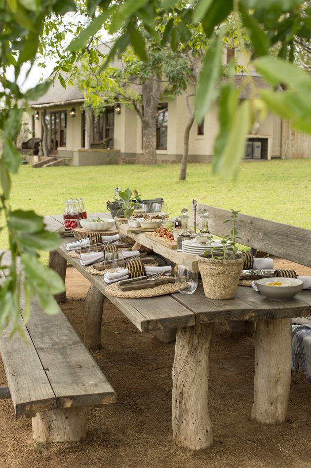 A Guide to Rustic Garden Furniture:
Embracing Nature’s Charm