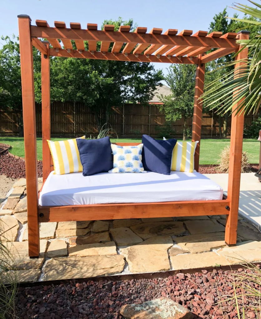 outdoor daybed