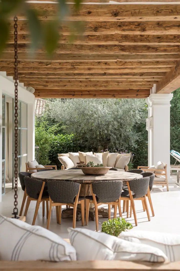 Alfresco Dining: Elevate Your Outdoor Experience with a Stylish Dining Set