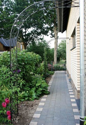 Beautiful Metal Garden Arches for Your Outdoor Sanctuary