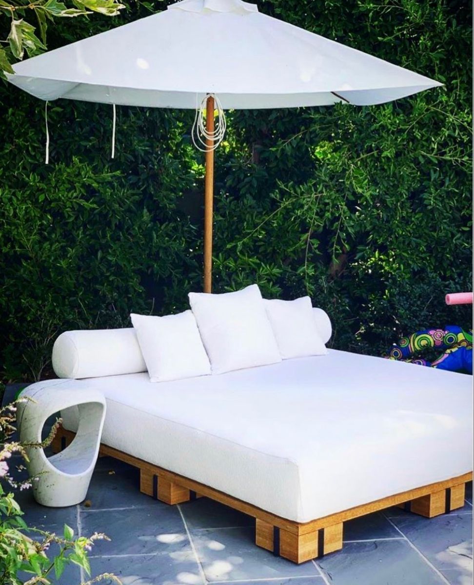 Beautifying Your Outdoor Space with Stunning White Furniture