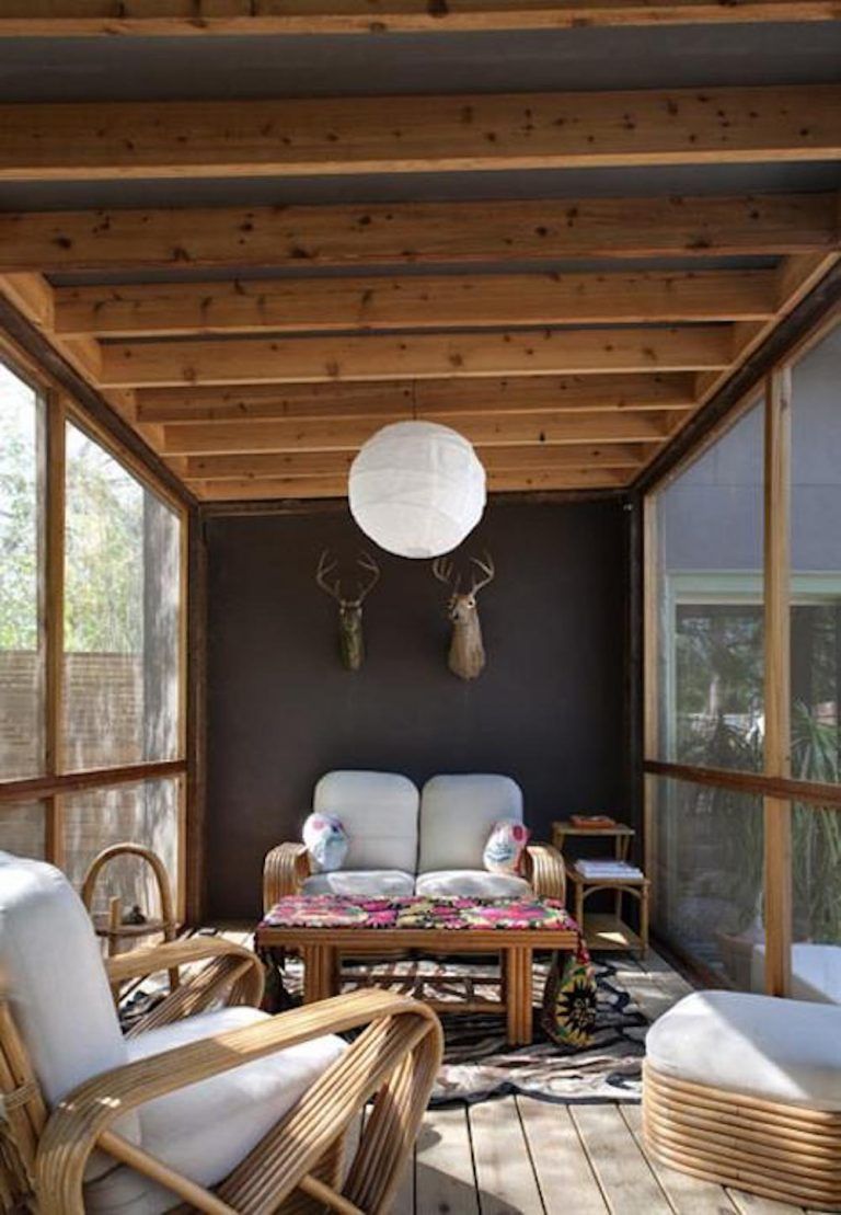 Charming Enclosed Patio: A Cozy Retreat for Relaxation