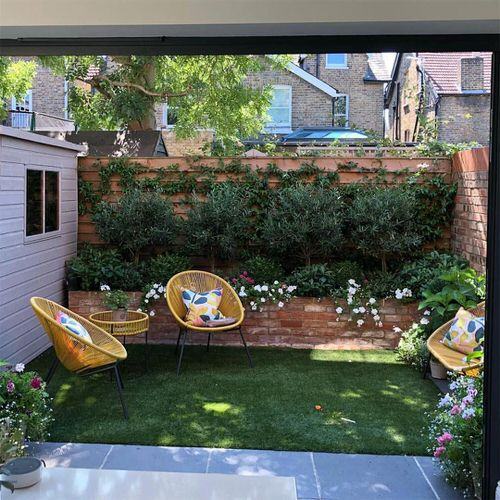 Charming Ideas for Creating Small Garden Courtyards