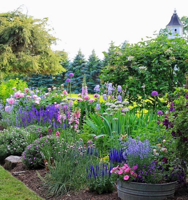 Charming Ways to Beautify Your Cottage with Landscaping