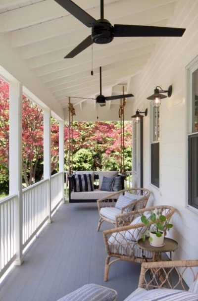 Charming Ways to Decorate Your Farmhouse Front Porch