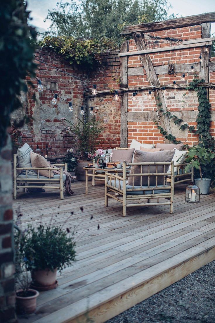 Charming and Timeless: The Appeal of Rustic Garden Furniture