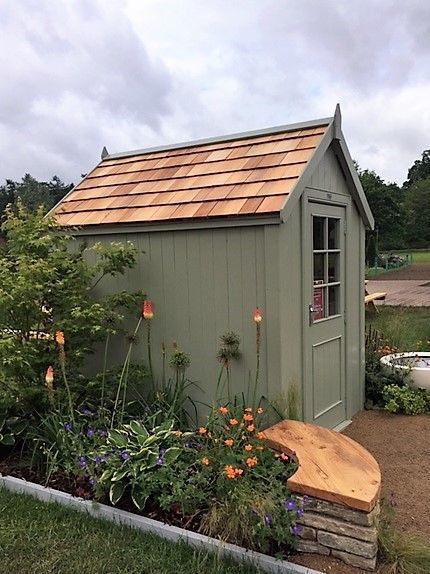 Clever Solutions for Tiny Garden Storage Spaces