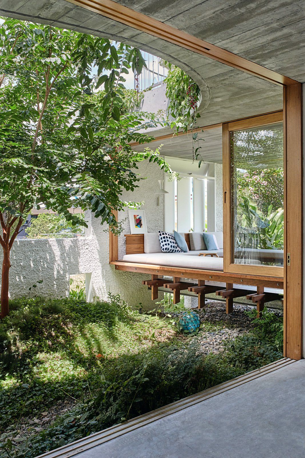 Comfortable Seating for Your Outdoor Oasis: The Perfect Outdoor Sofa