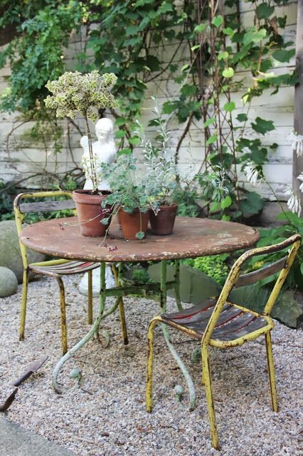 Compact Outdoor Dining Set: The Perfect Addition to Your Garden