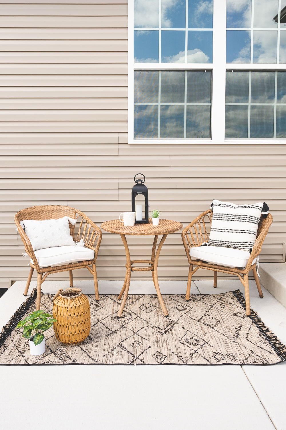 Compact Outdoor Seating: The Charm of Small Patio Furniture