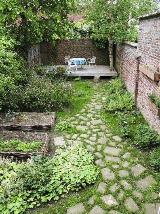 Compact Spaces: Cultivating a Lush Garden in Limited Areas