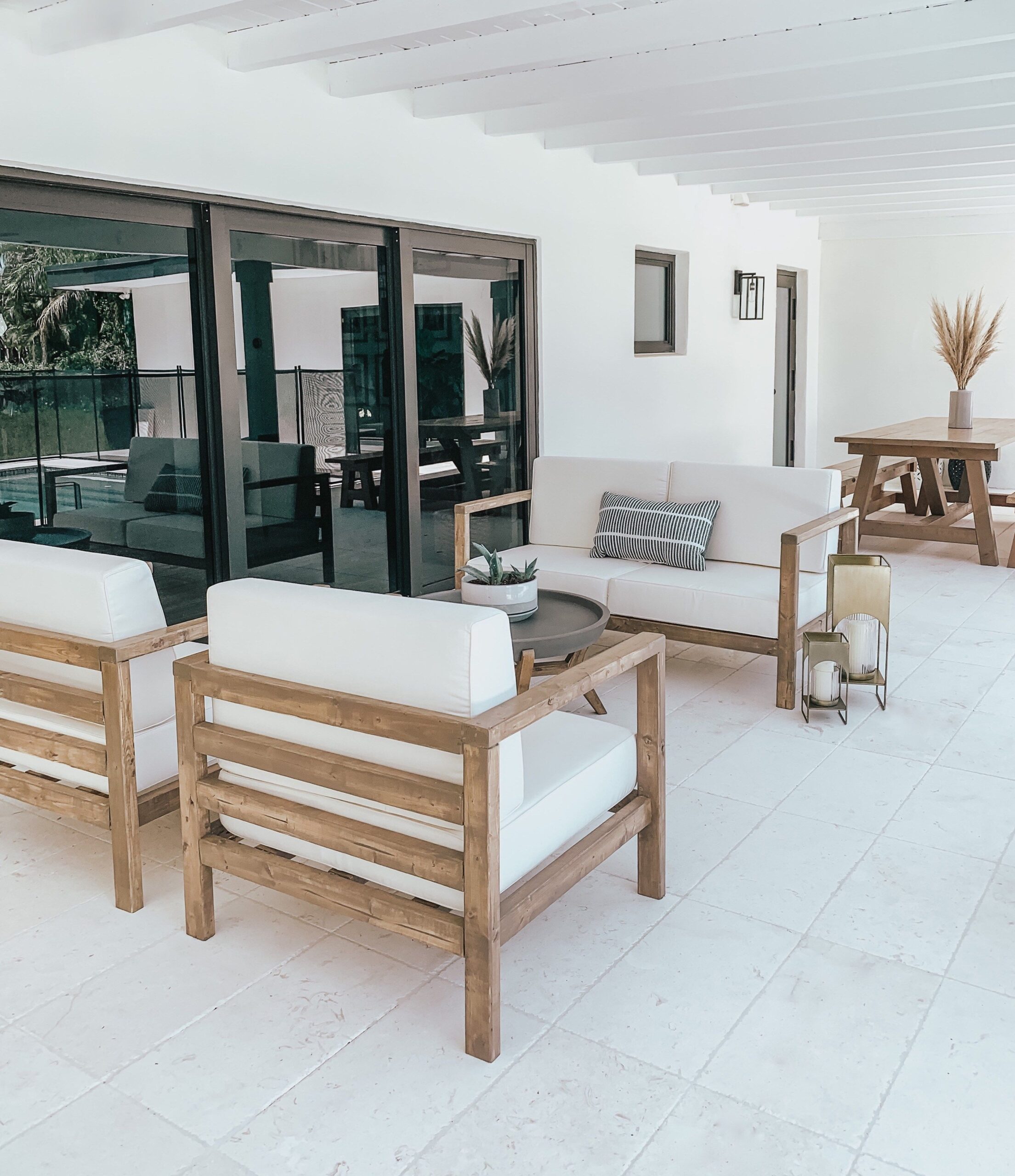 Stylish Outdoor Furniture in White: Elevate Your Outdoor Space