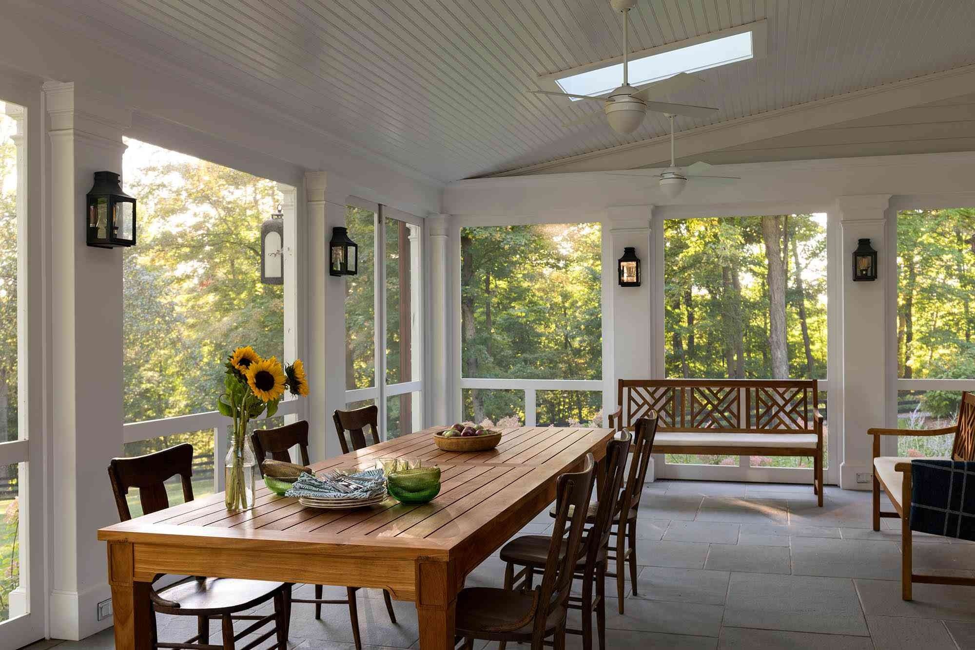 Cozy Screened-In Porch: A Charming and Intimate Outdoor Retreat