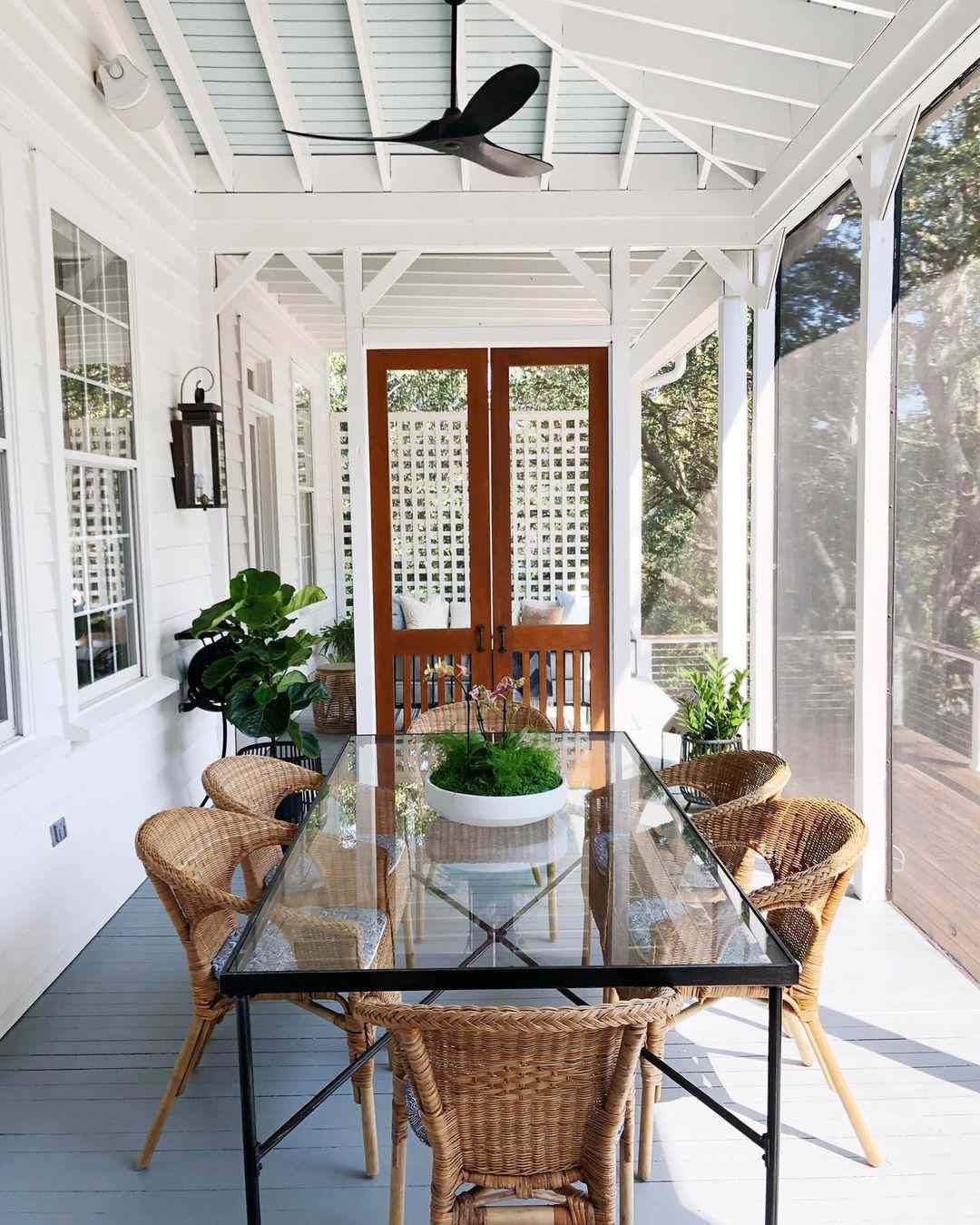 Cozy and Charming Screened-In Porch: A Perfect Outdoor Retreat