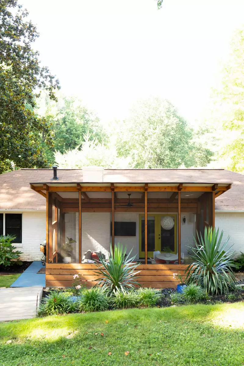 Create the Perfect Outdoor Oasis with a Screened-In Deck