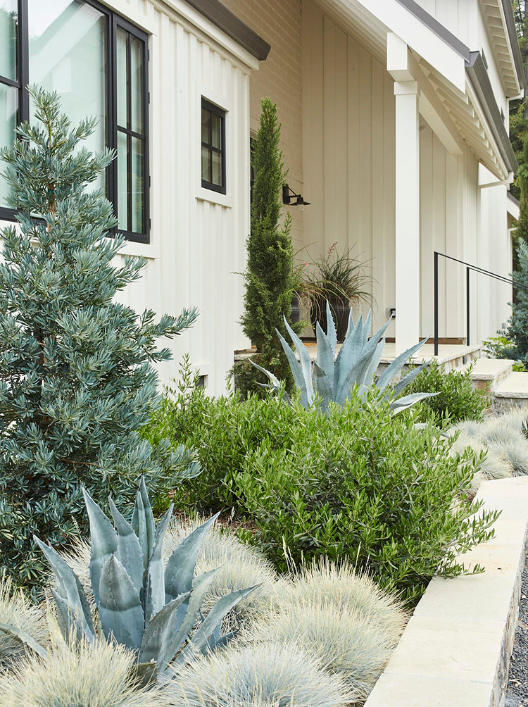 Creating Chic and Charming Farmhouse Front Yard Landscapes