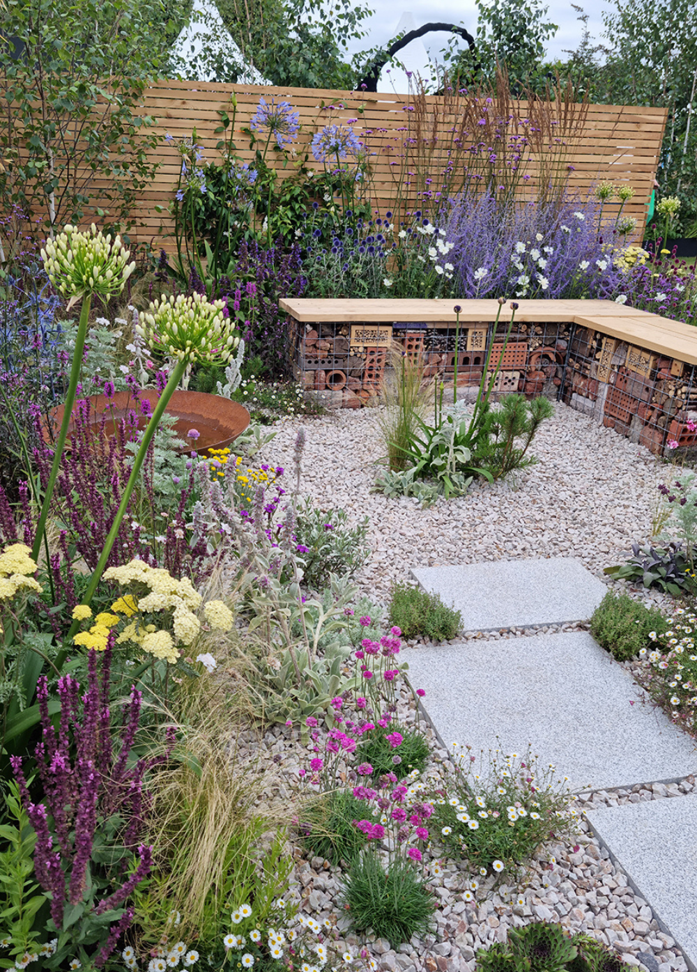 Creating Cozy and Charming Gardens: Unlocking the Magic of Small-Space Designs