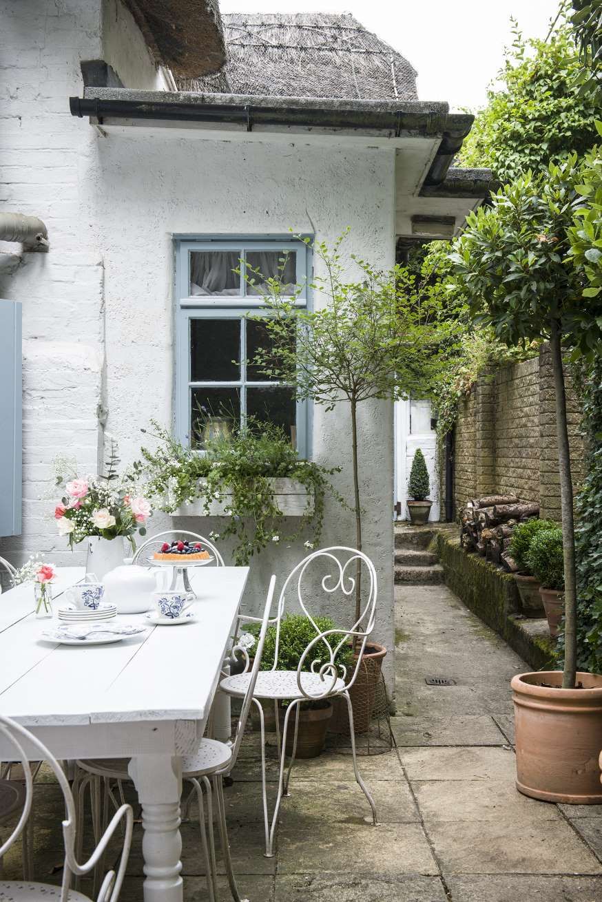 Creating a Beautiful Garden Courtyard: Ideas for Small Outdoor Spaces