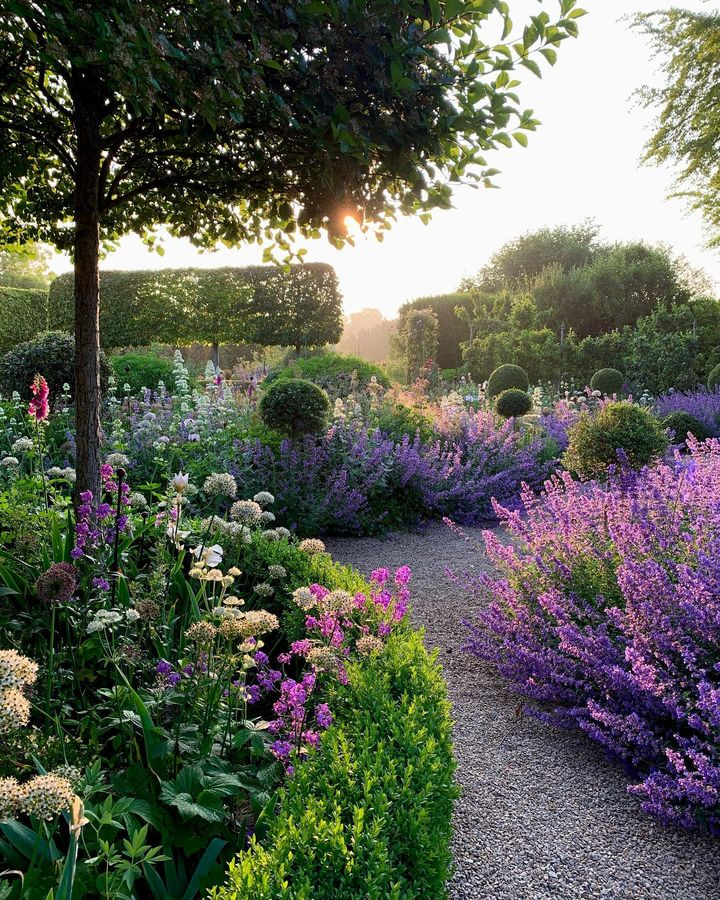 Creating a Beautiful Garden Landscape: Tips and Ideas for Your Outdoor Space