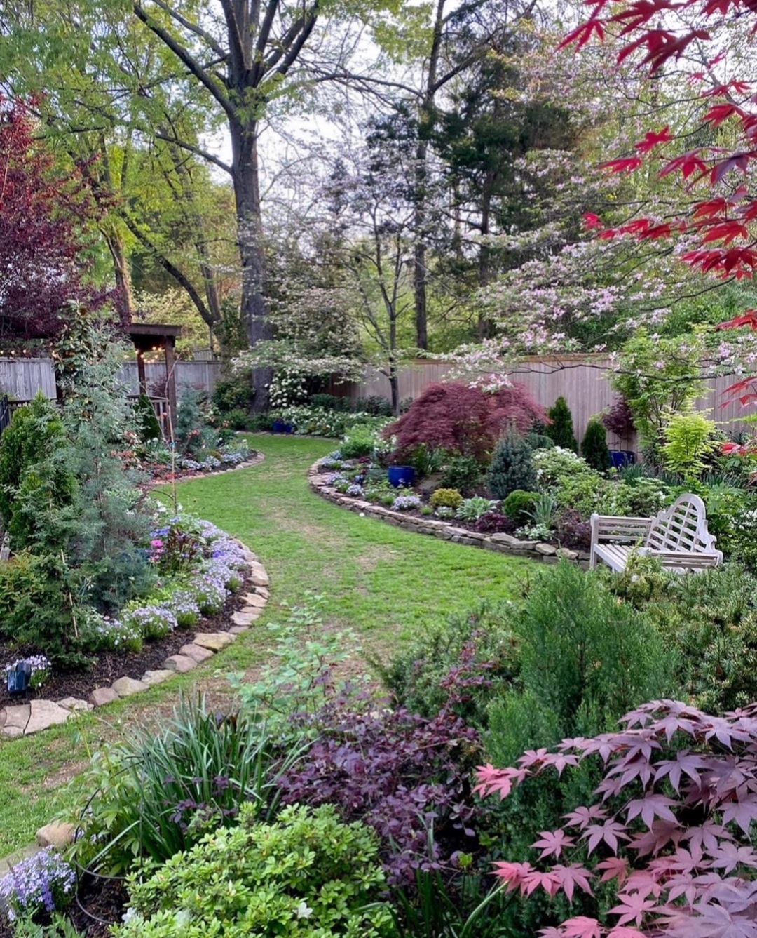 Creating a Beautiful Oasis in Your Tiny Backyard: Tips for Small Yard Landscaping