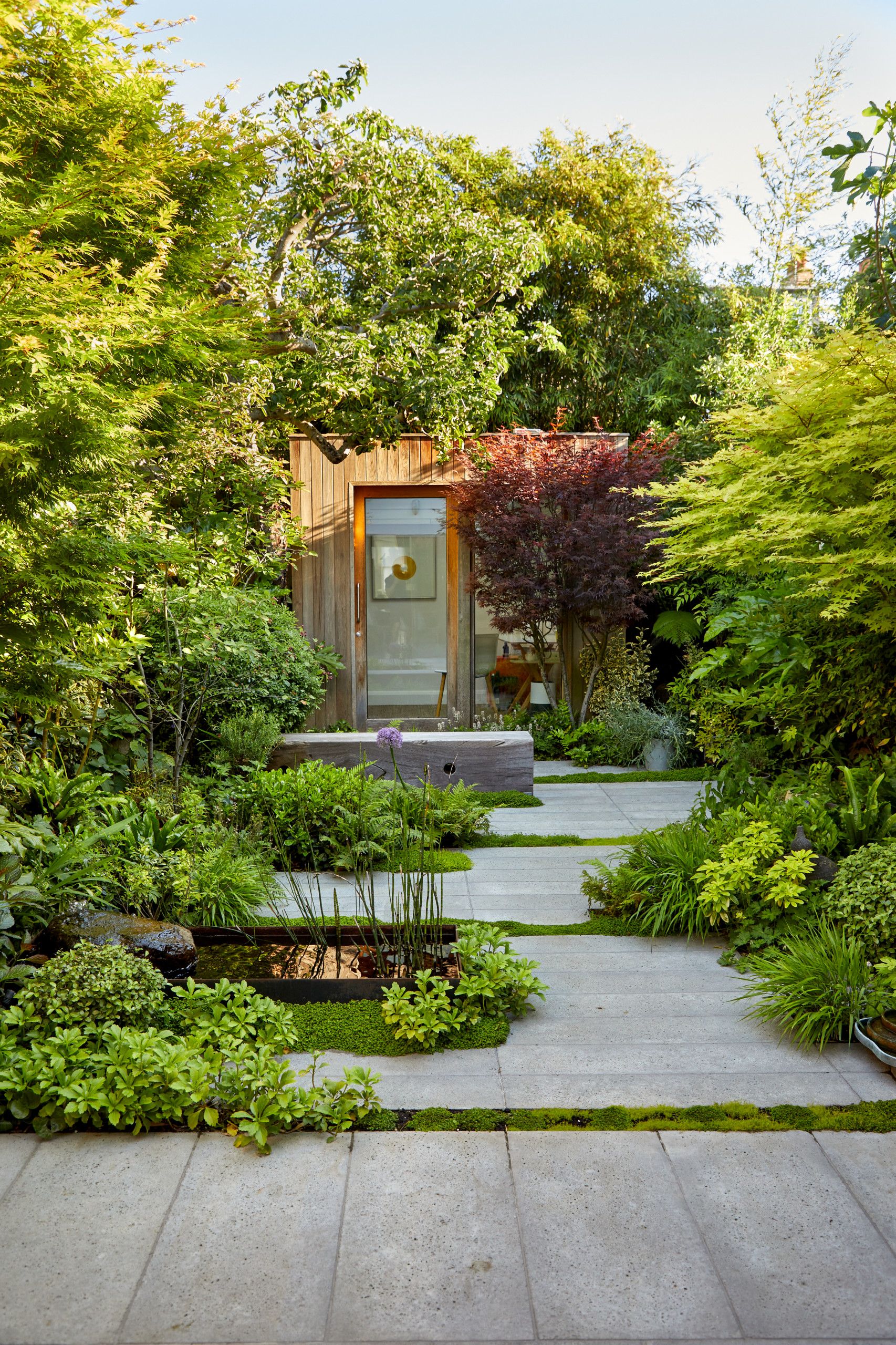 Creating a Beautiful Outdoor Haven with a Cozy Small Garden Landscape