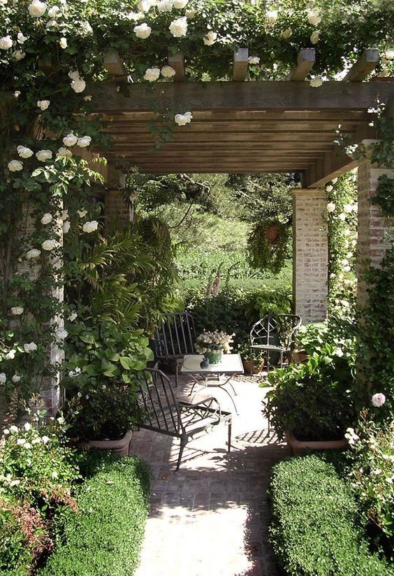 Creating a Beautiful Outdoor Retreat with a Garden Pergola