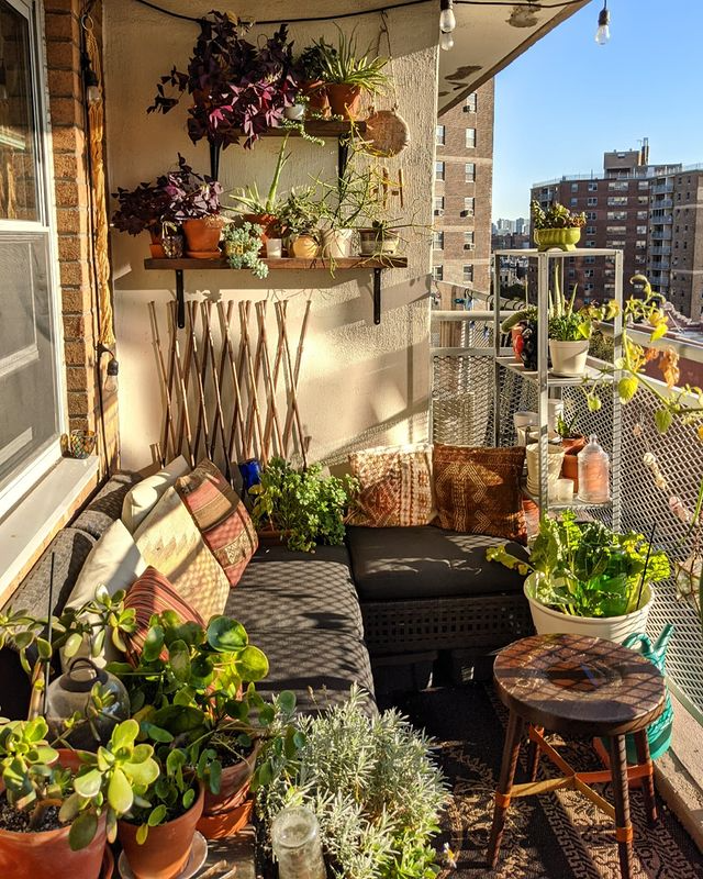 Creating a Charming Garden Oasis on Your Tiny Balcony