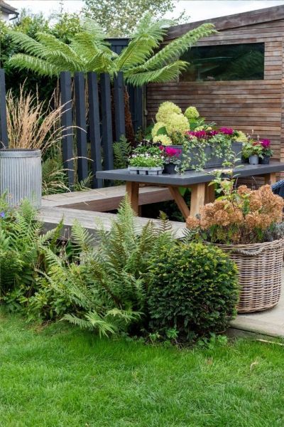 Creating a Cozy Oasis: Designing a Compact Garden Seating Area